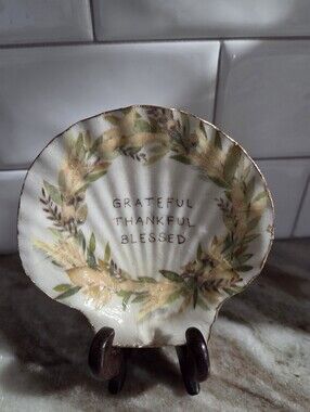Hanscrafted Scallop Jewerly Dish Thankful/Grateful WREATH